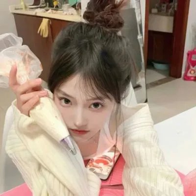 午夜下的刺花 海报